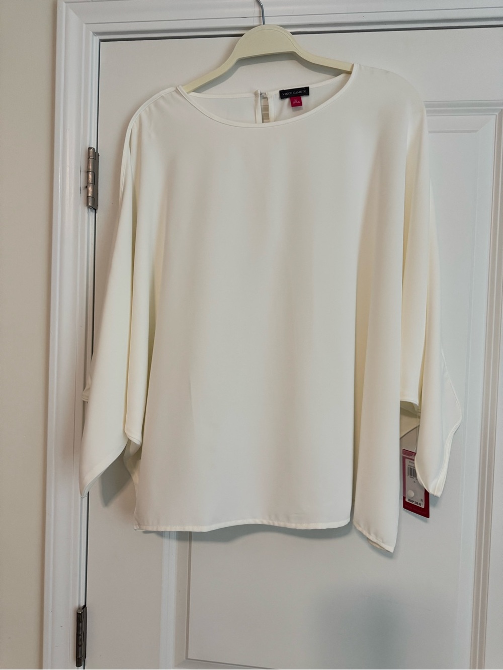 Vince Camuto long sleeves ivory blouse